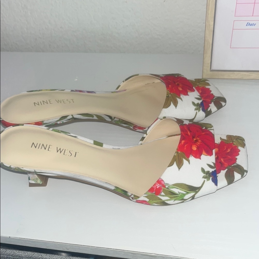 Nine West Women's Red Floral kitten heels - Picture 3 of 3